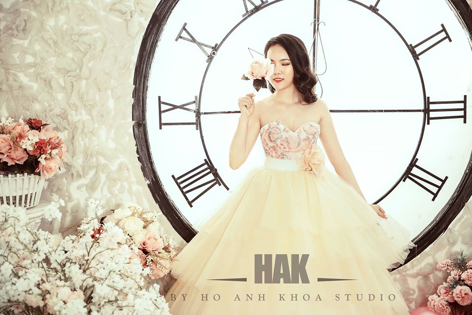 Hãy ghé thăm Studio chụp ảnh cưới Mỹ Tho để tìm những khoảnh khắc đích thực cho ngày cưới của bạn. Studio sẽ tạo ra những bức ảnh tuyệt vời với bối cảnh lung linh và ánh sáng đẹp mắt, để bạn và đối tác của mình luôn ghi nhớ được khoảnh khắc vô giá trong cuộc đời.